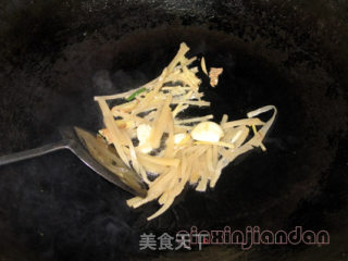 盐水濑尿虾的做法步骤：2