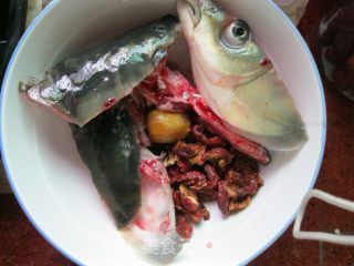 凤爪鱼头豆腐汤的做法步骤：2