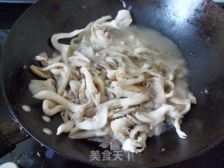 水煮蘑菇的做法步骤：2