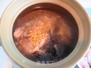 海带黄豆鱼头汤的做法步骤：4
