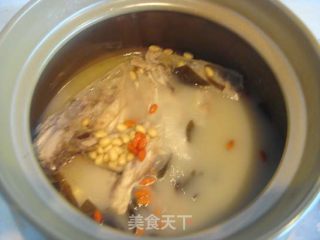 海带黄豆鱼头汤的做法步骤：4