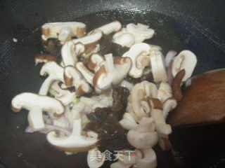 蚝油菌菇鸡丁的做法步骤：4
