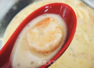 虾仁滑蛋烩西红柿的做法步骤：2
