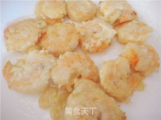 虾仁滑蛋烩西红柿的做法步骤：2