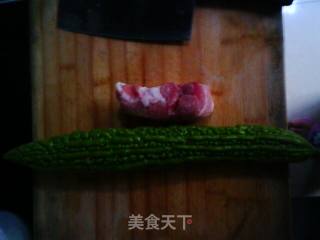 苦瓜炒肉片的做法步骤：2