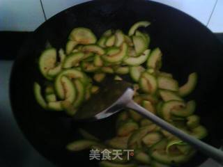 西葫芦炒鸡蛋的做法步骤：2