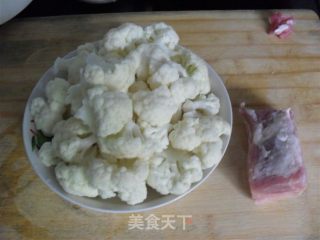 菜花炒肉片的做法步骤：2