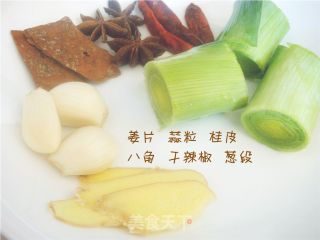 黑木耳炖猪蹄的做法步骤：2
