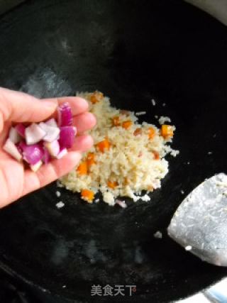 洋葱南瓜焖饭的做法步骤：2