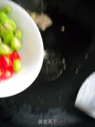 干锅手撕面筋的做法步骤：2