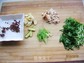 与小白菜同炖的鲅鱼的做法步骤：2