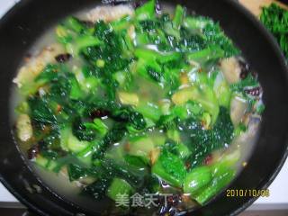 与小白菜同炖的鲅鱼的做法步骤：2