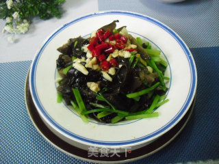 芹菜拌黑木耳的做法