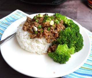 西兰花肉燥饭的做法