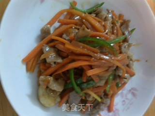 青椒胡萝卜丝炒肉的做法
