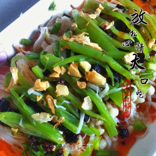 老干妈爱上金针菇的做法