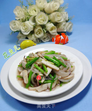 芹菜洋葱炒墨鱼鲞的做法