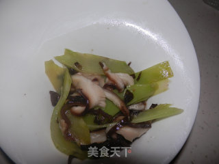 香菇炒青笋的做法