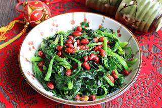 炝菠菜花生米的做法