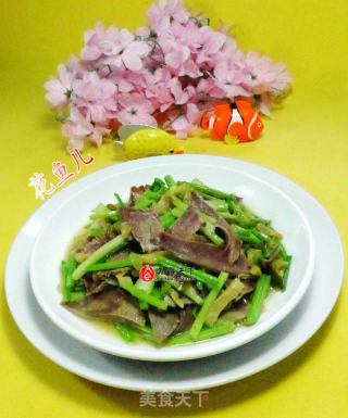榨菜猪舌头炒芹菜的做法