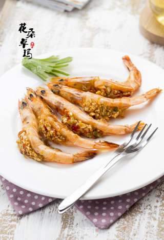 好吃到连虾壳都不想放过——蒜蓉开背虾的做法