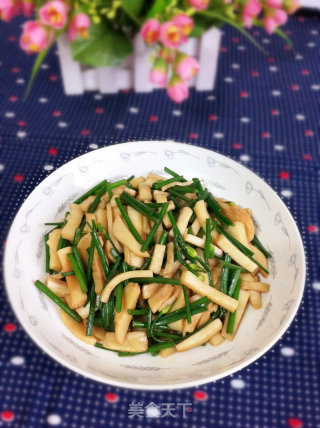 杏鲍菇炒韭菜梗的做法