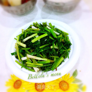 芹菜芽炒蒜苗的做法