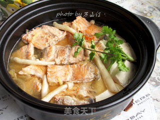 白玉菇炖三文鱼骨的做法