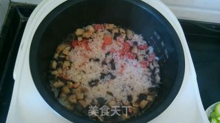 香菇腊肠焖饭的做法