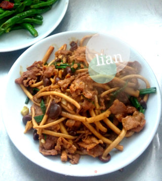 茶树菇炒肉片的做法