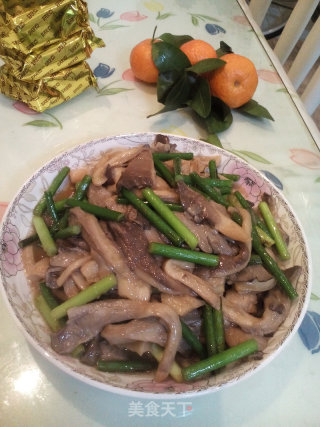 蒜薹炒蘑菇的做法