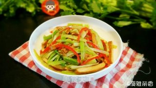香芹红椒豆干的做法