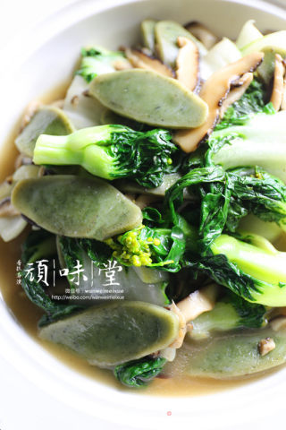 艾草年糕炒鹤斗白   通俗点  也就是年糕炒青菜的做法