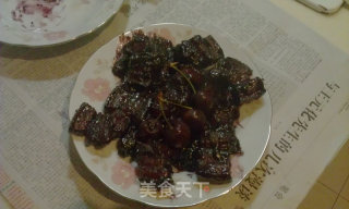蓝莓焖五花肉的做法