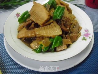 五花肉烧春笋的做法