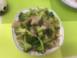 西兰花炒肉的做法