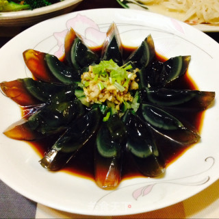 凉拌皮蛋青瓜的做法