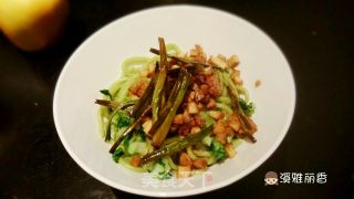 葱油拌蔬菜面的做法