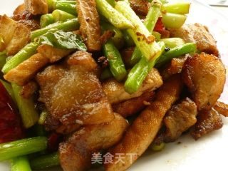 蒜苔香干回锅肉的做法