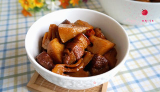 五花肉炖春笋的做法