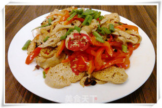 红椒炒灰豆腐果的做法