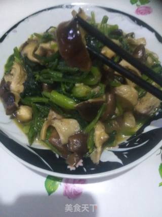 香菇爆翡翠（菠菜）的做法