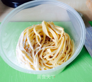 手擀鸡蛋面的做法