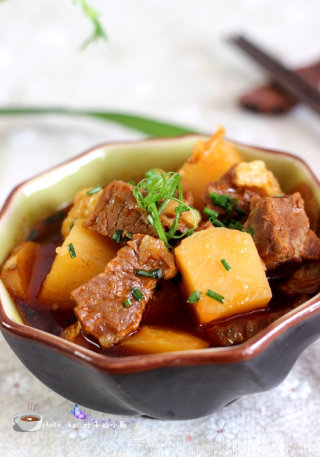 土豆炖牛肉的做法