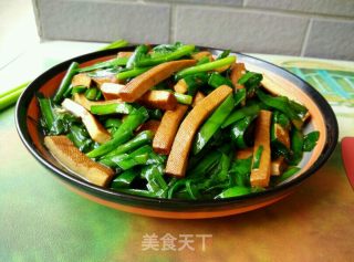 韭菜炒豆干的做法