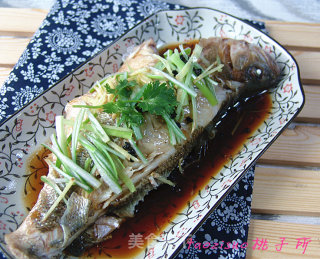 豉油蒸鲈鱼的做法
