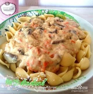白汁蘑菇鸡肉意大利贝壳面（=＾● w ●＾=）的做法