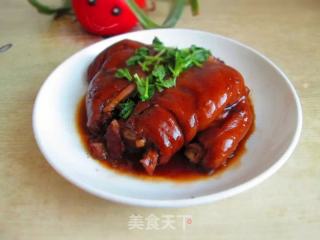 扒肘子的做法