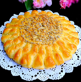 豆沙花样面包的做法
