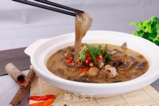 农家黑山羊炖手工红薯粉皮　　生态湘食味的做法